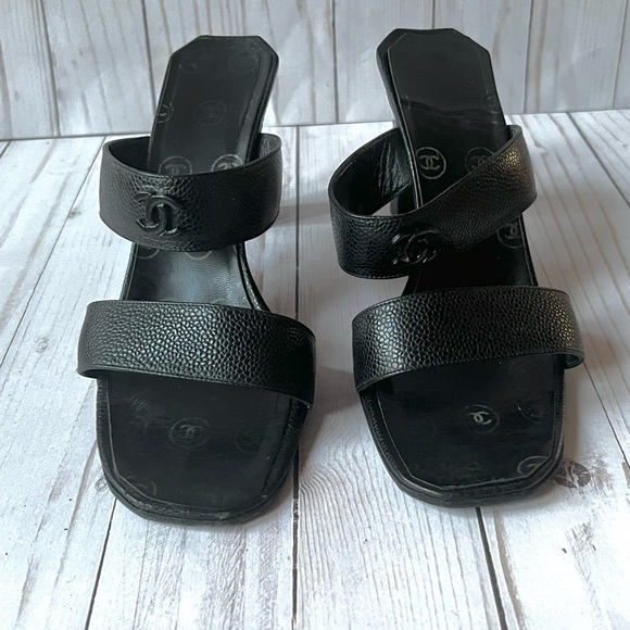 Authentic Chanel Slides- size 38.5- true to size- SUPER comfy - Picture 7 of 9